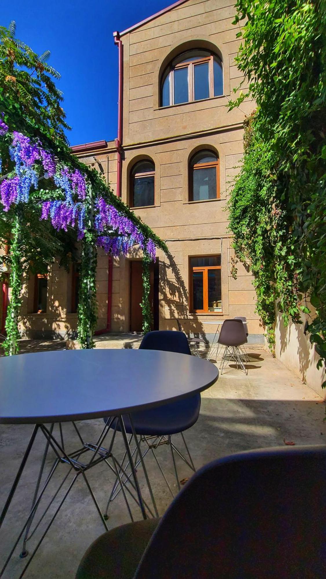 Capsula Hotel Yerevan Exterior foto